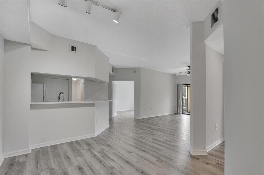 2725 Anzio Court # 202, Palm Beach Gardens, FL 33410