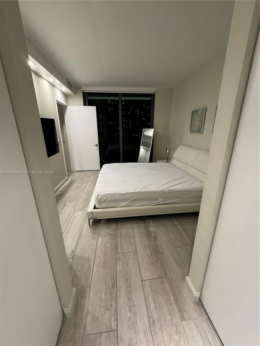 55 SW 9th St # 1204, Miami, FL 33130 photo 3