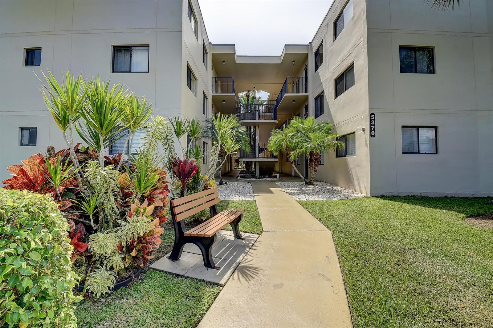 5370 Las Verdes Circle # 324, Delray Beach, FL 33484 photo 4