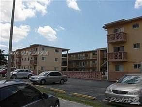 2330 NW 11th St # 24, Miami, FL 33125 photo 2