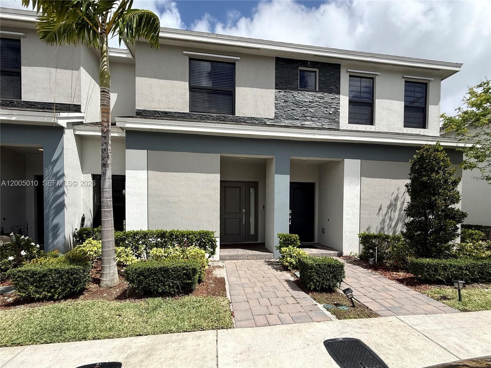 529 NE 1st Dr, Florida City, FL 33034 photo 2
