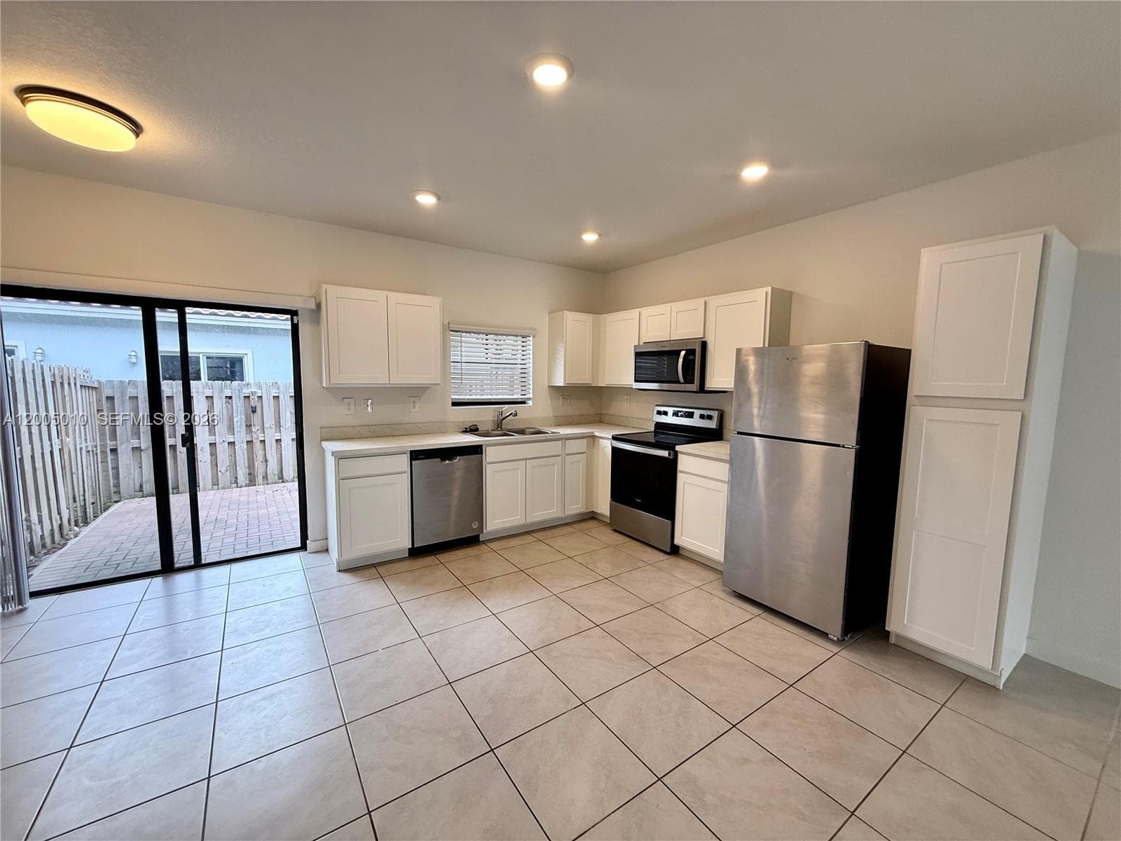 529 NE 1st Dr, Florida City, FL 33034 photo 4