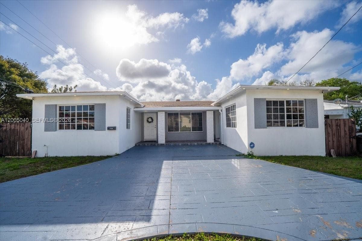 740 SW 7th Ave, Hallandale Beach, FL 33009 photo 2