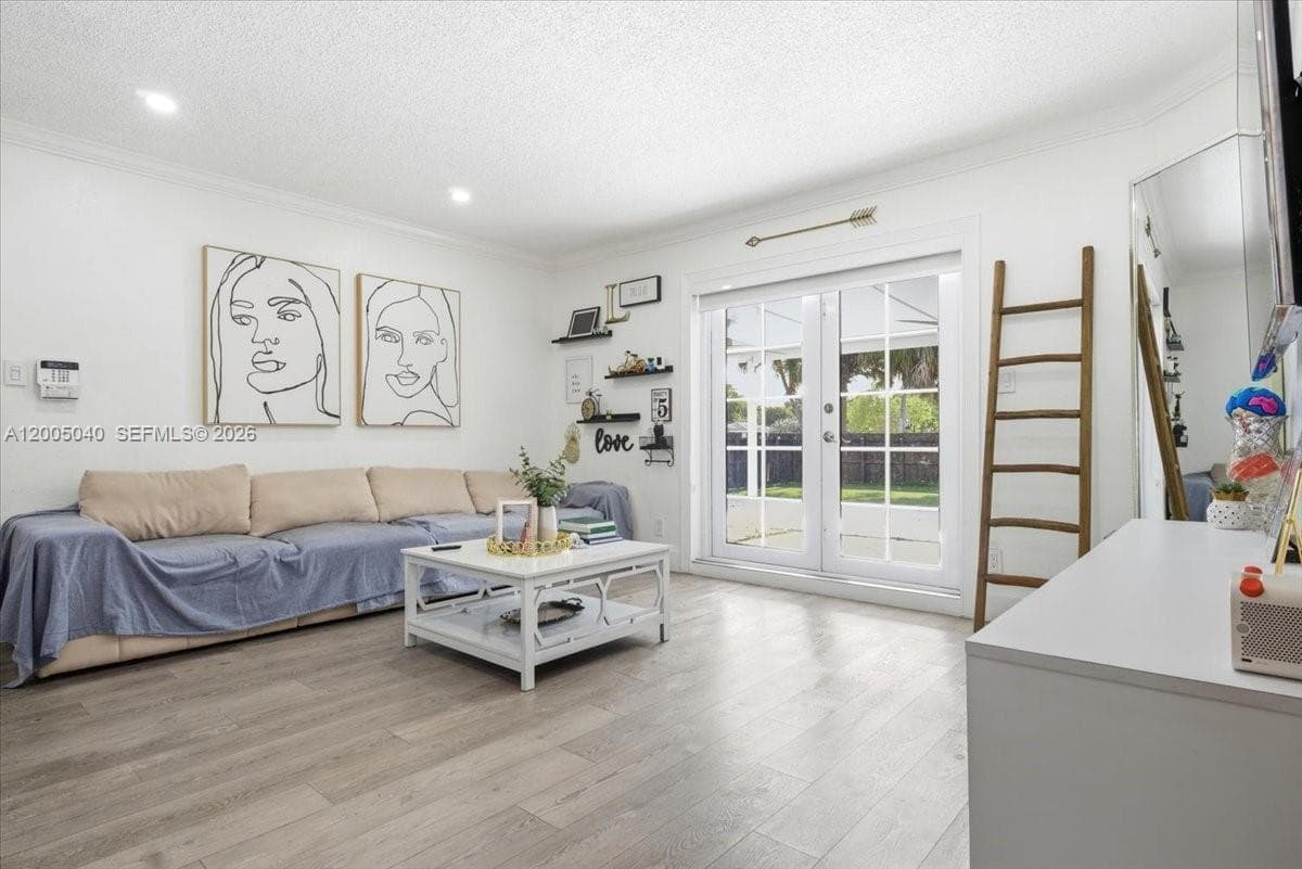 740 SW 7th Ave, Hallandale Beach, FL 33009 photo 5