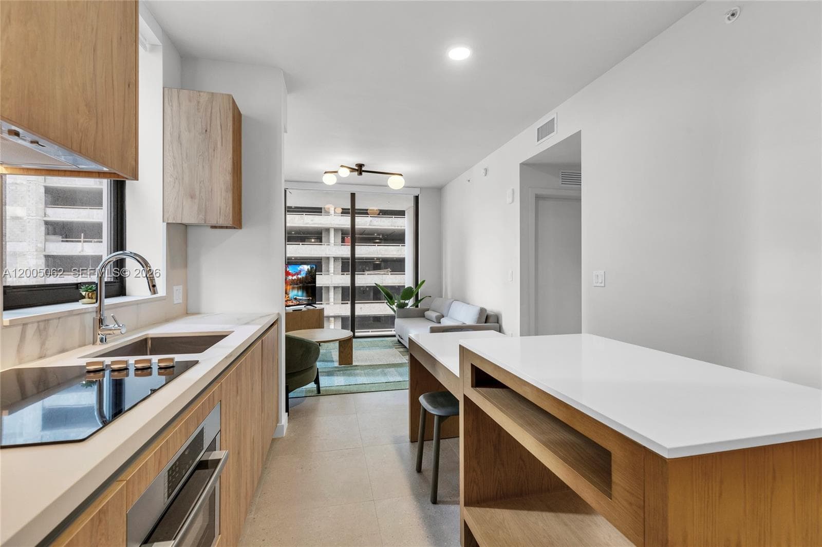11 NE 6th St # 407, Miami, FL 33132 photo 3