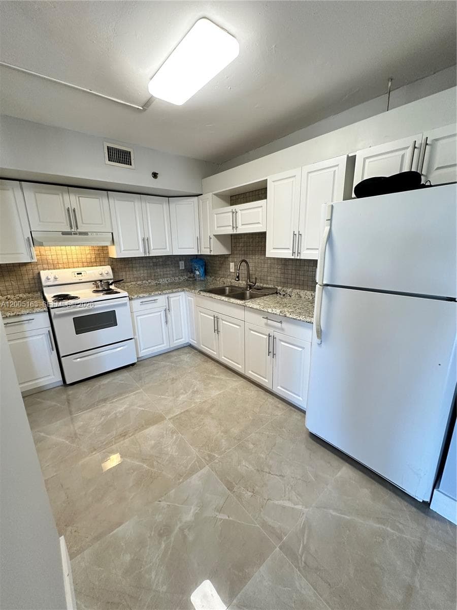 901 Hillcrest Dr # 315, Hollywood, FL 33021 photo 2