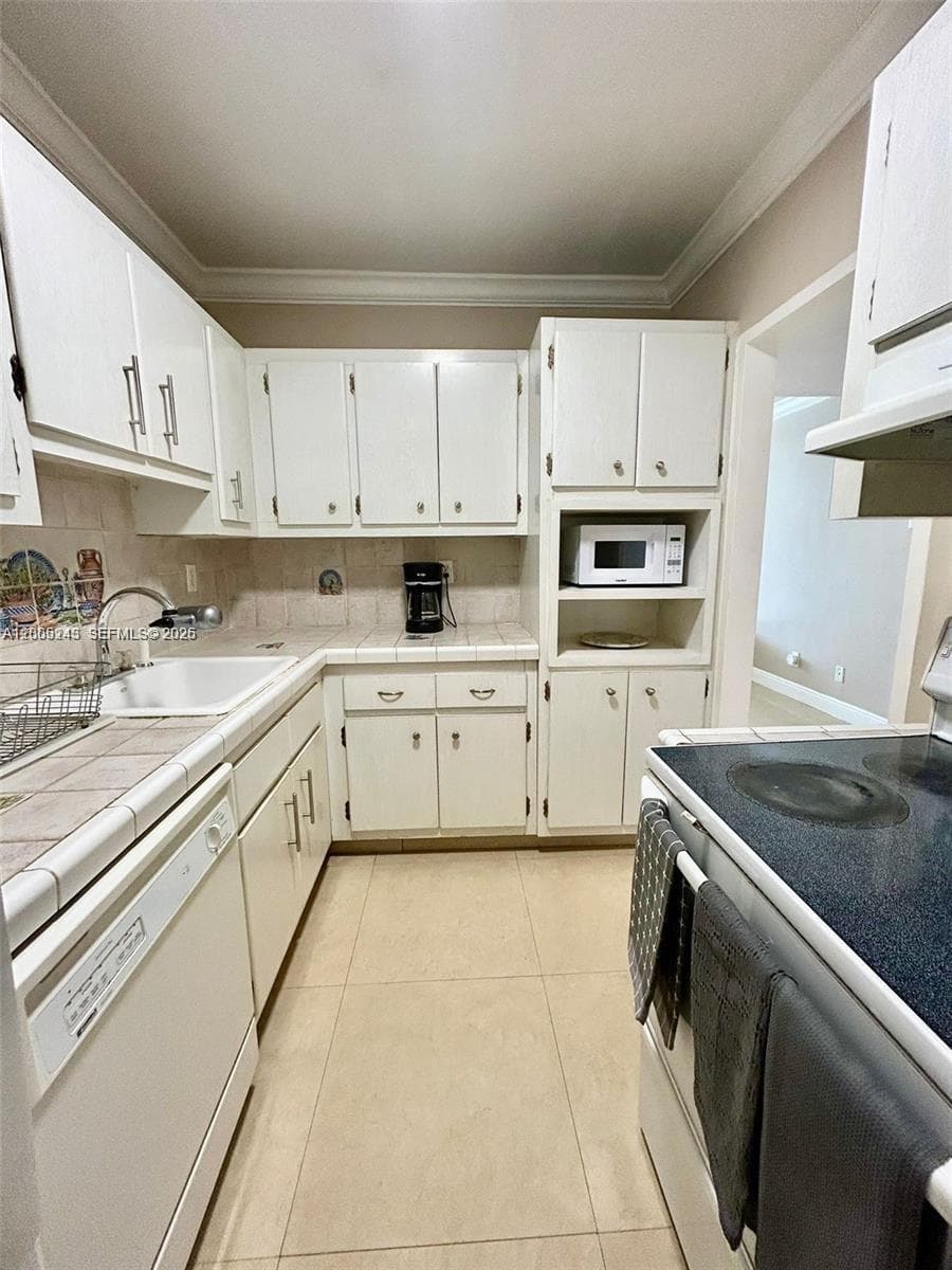 100 Lincoln Rd # 1010, Miami Beach, FL 33139 photo 4