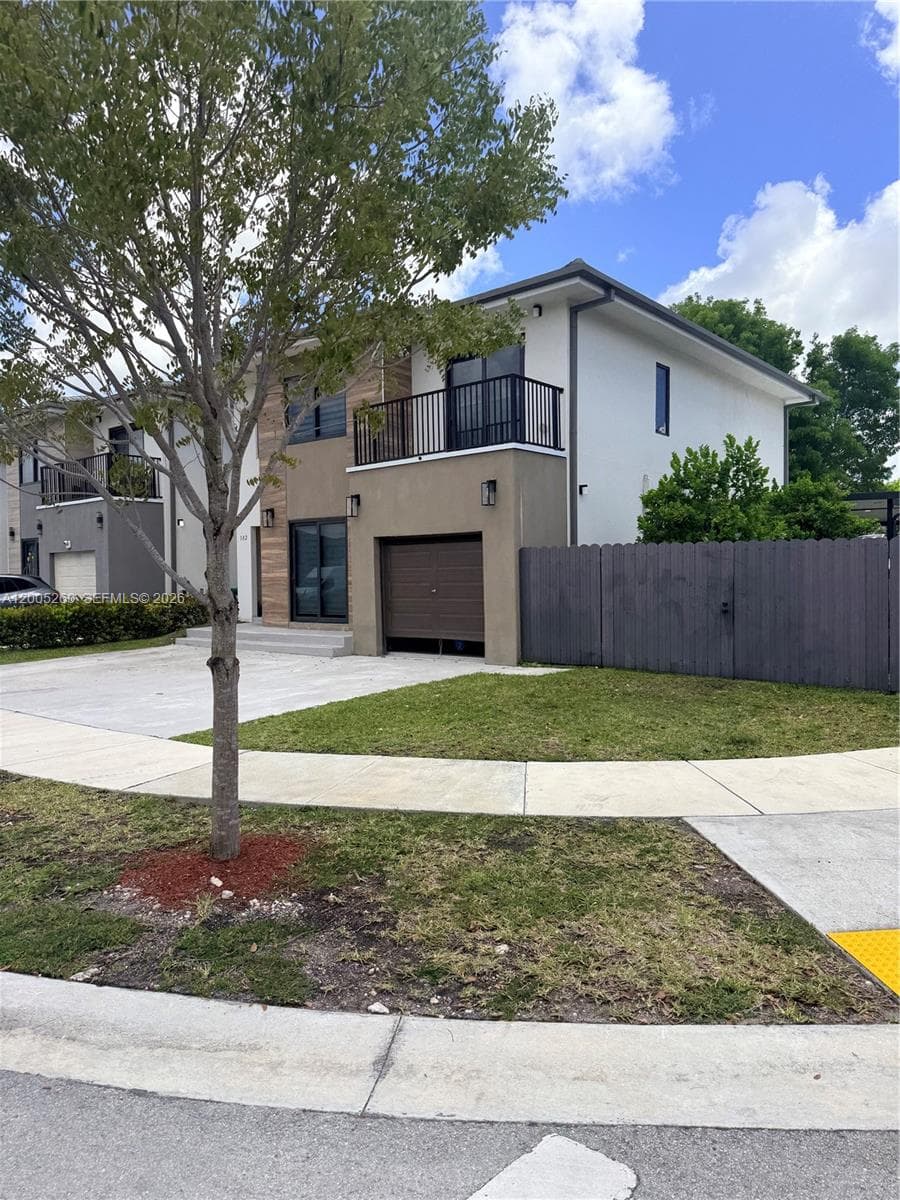 102 NW 10th Pl, Florida City, FL 33034 photo 2