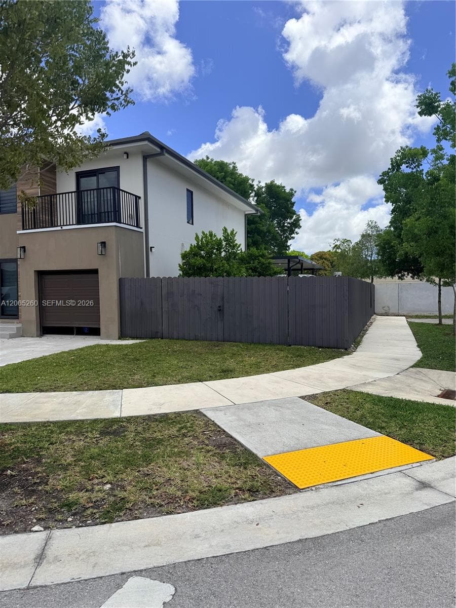 102 NW 10th Pl, Florida City, FL 33034 photo 3
