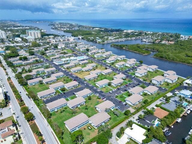 850 E Horizons # 207, Boynton Beach, FL 33435