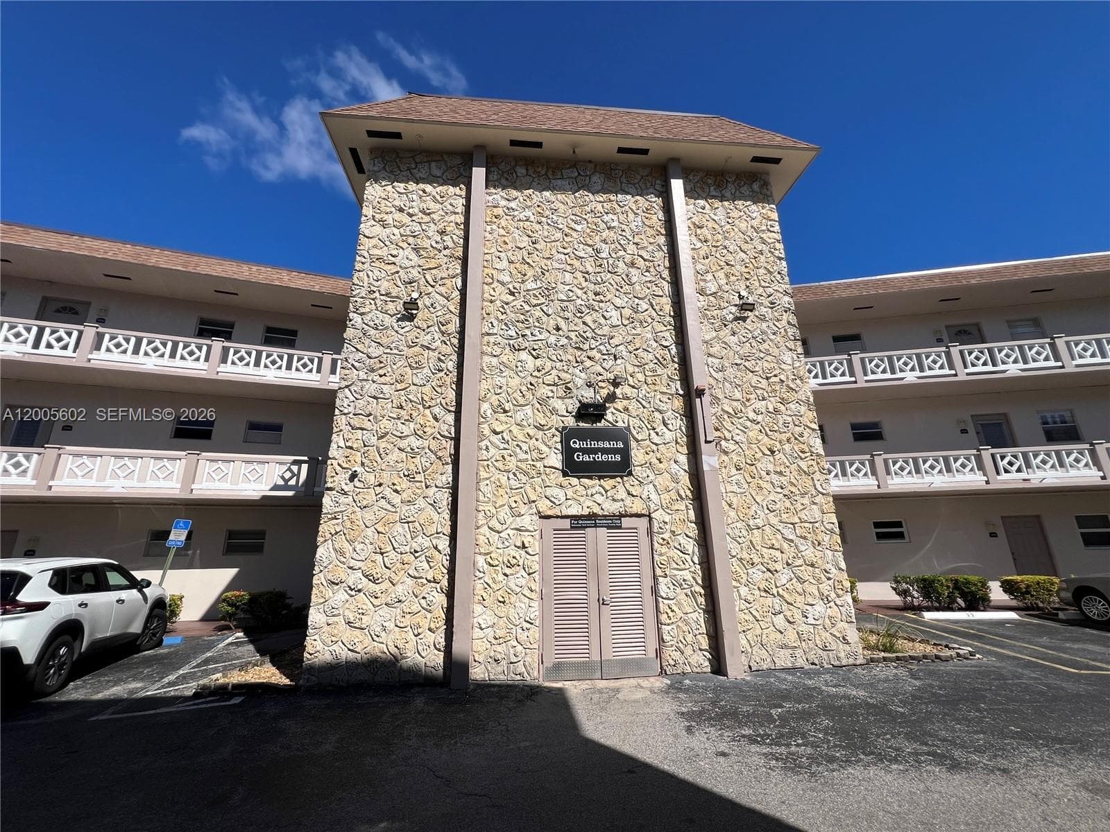 5181 W Oakland Park Blvd # 206, Lauderdale Lakes, FL 33313 photo 2