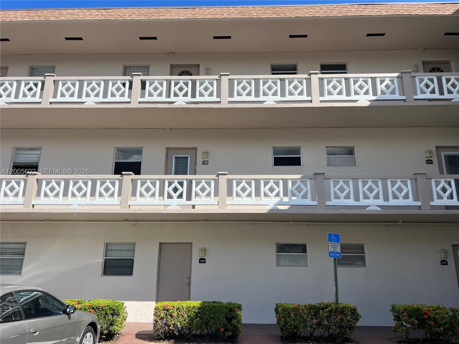 5181 W Oakland Park Blvd # 206, Lauderdale Lakes, FL 33313 photo 4