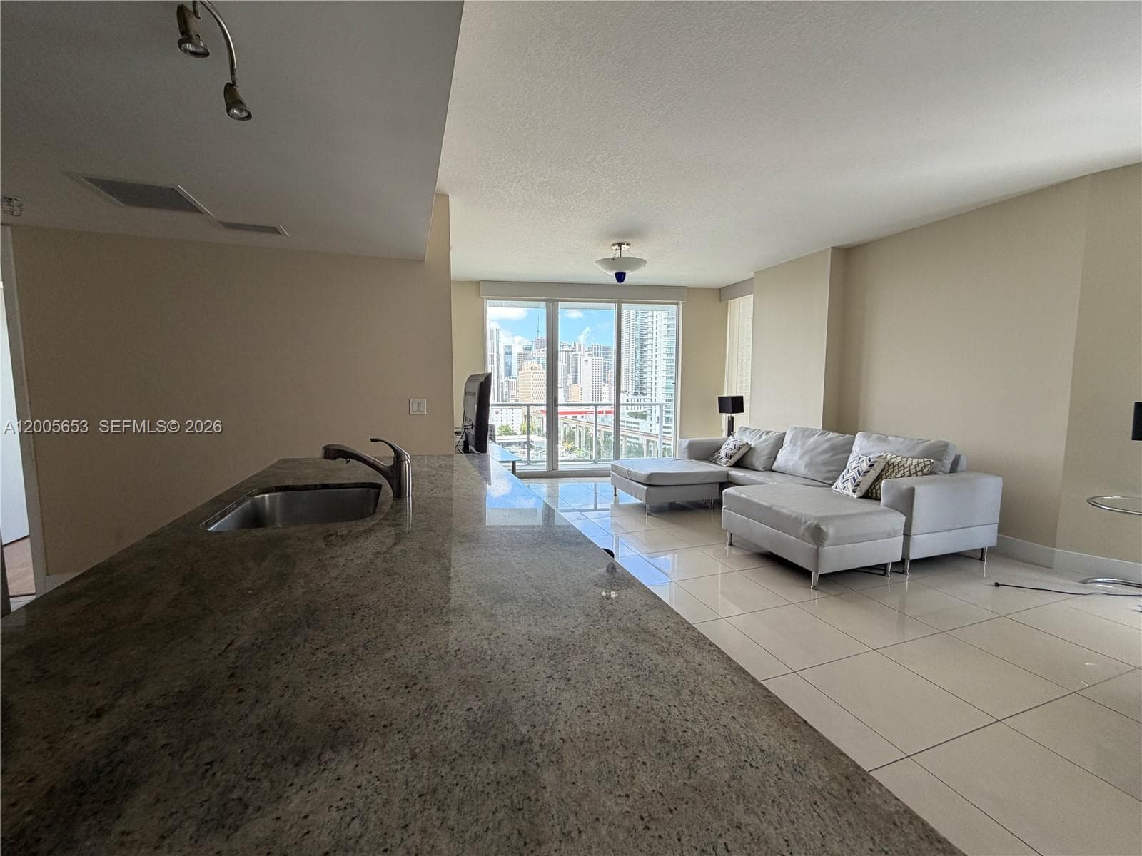 185 SW 7th St # 1511, Miami, FL 33130 photo 2