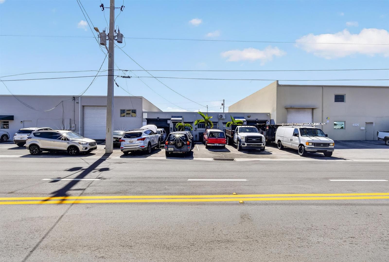 4511 NE 6th Avenue, Oakland Park, FL 33334