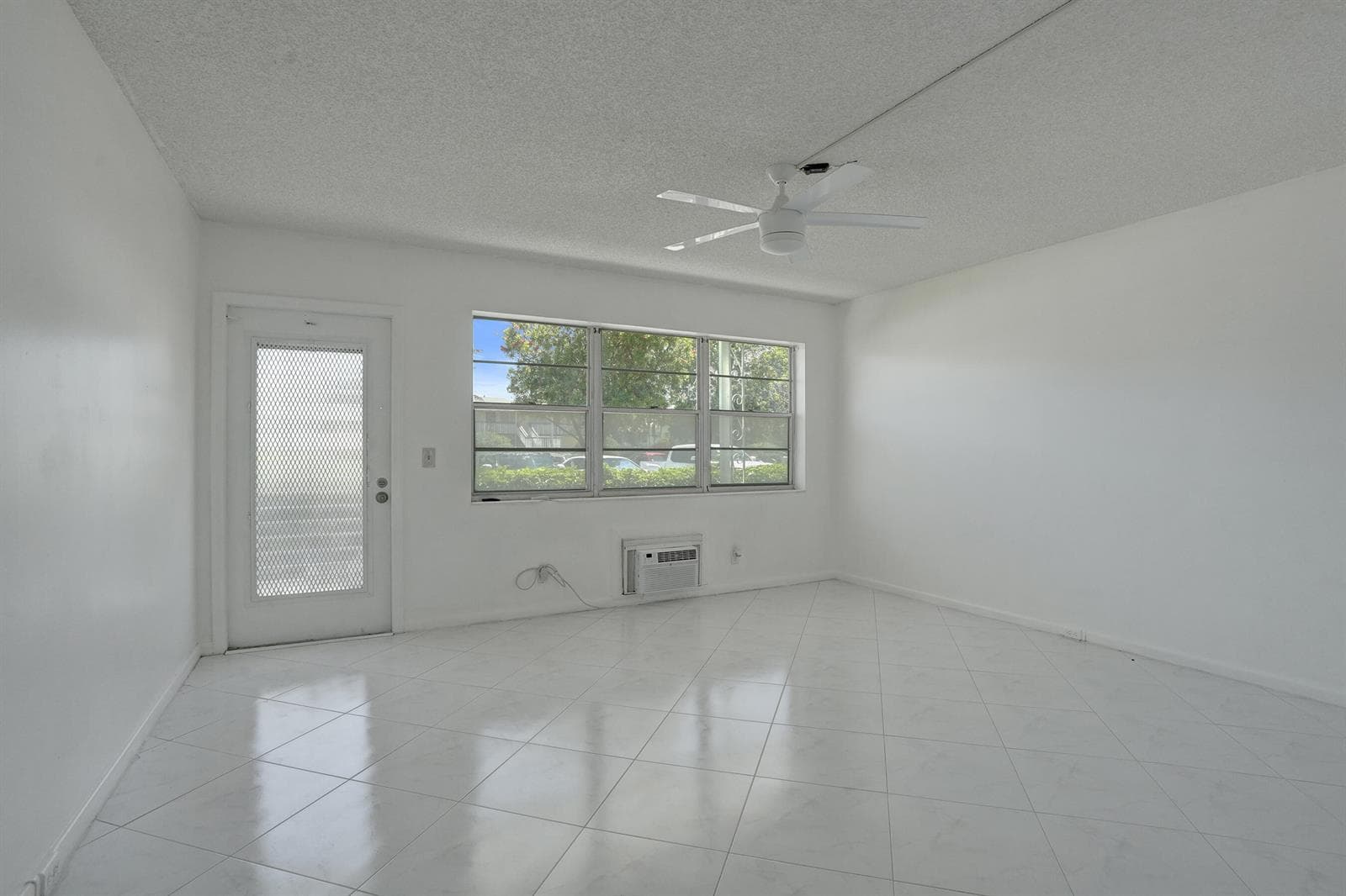 392 Durham Circle # M, Deerfield Beach, FL 33442 photo 3