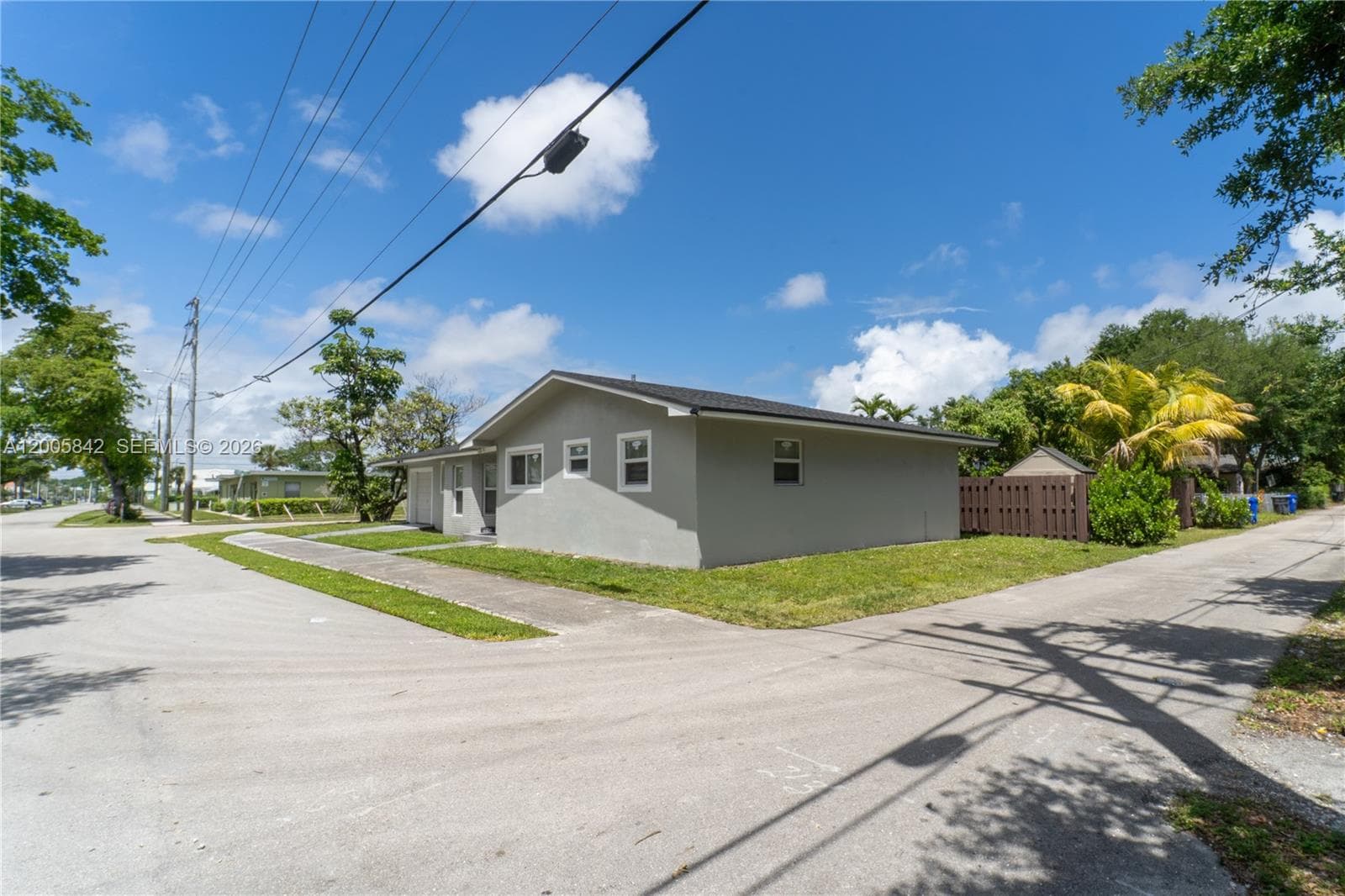 2260 Charleston St, Hollywood, FL 33020 photo 2