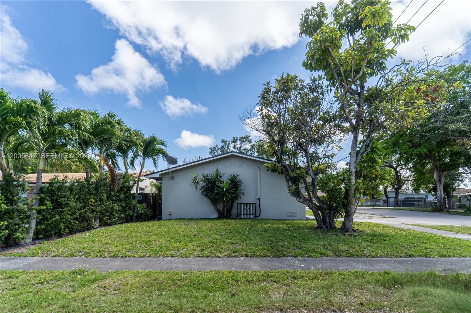 2260 Charleston St, Hollywood, FL 33020 photo 3