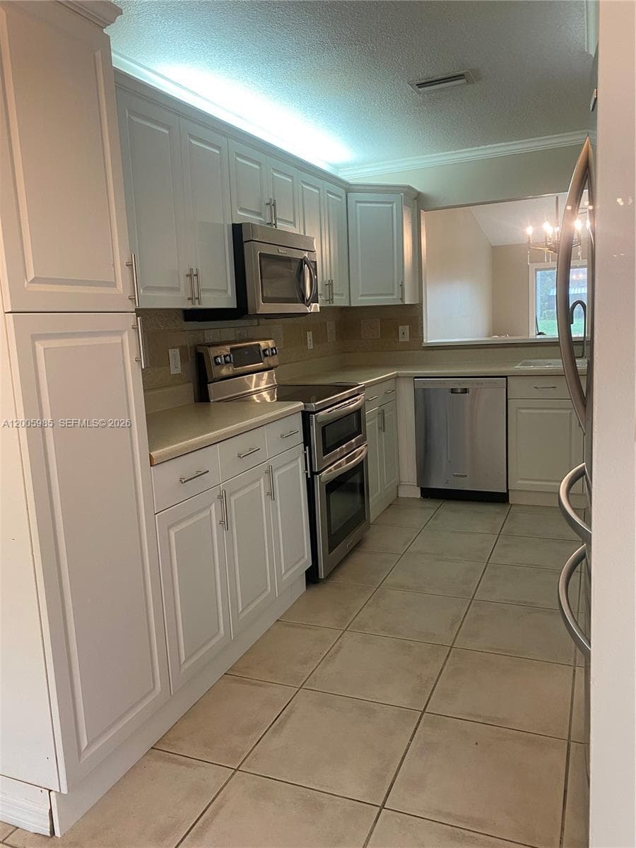 803 SW 119th Way, Davie, FL 33325 photo 2