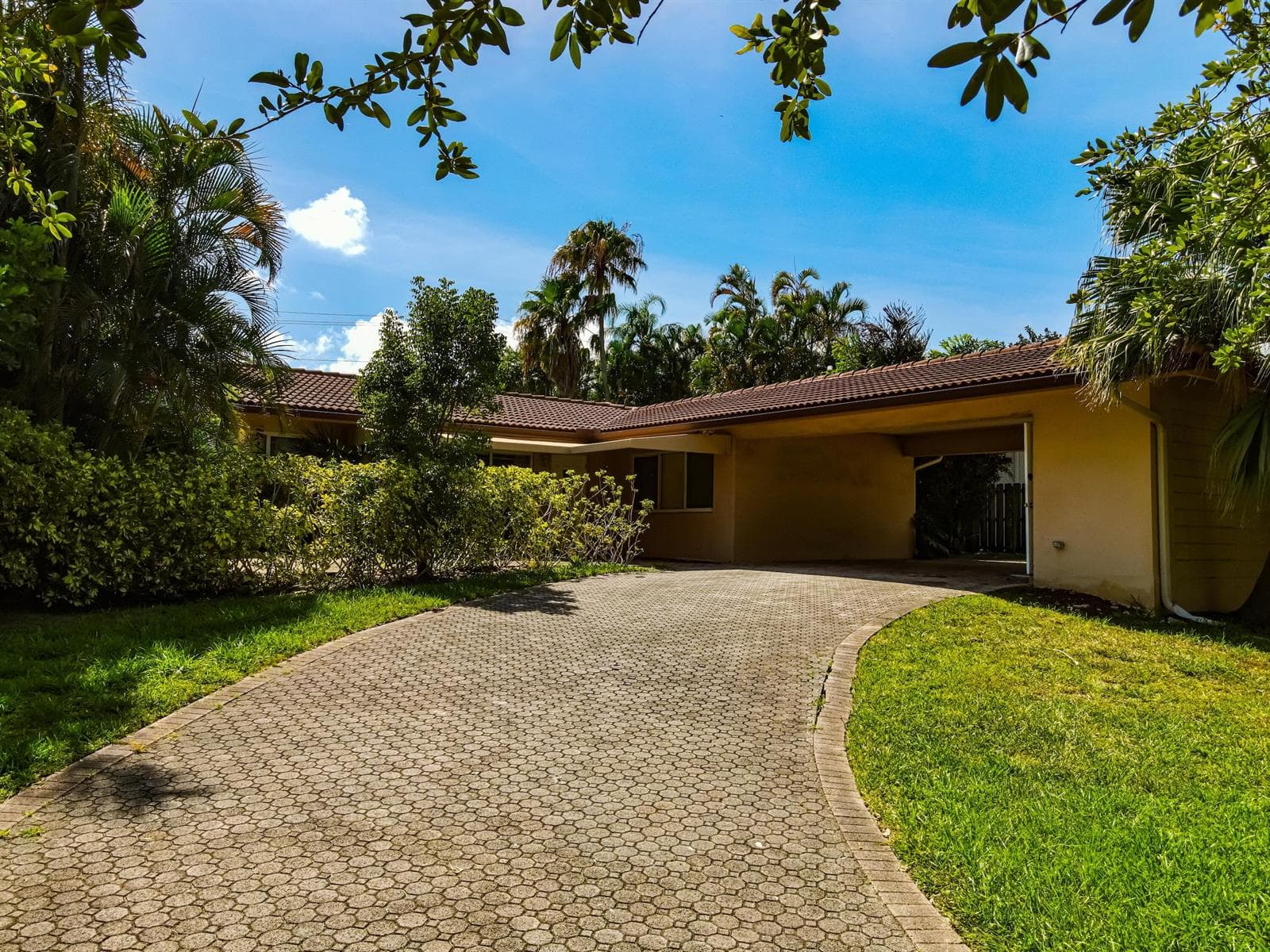 1817 SE 25 Avenue, Fort Lauderdale, FL 33316 photo 2