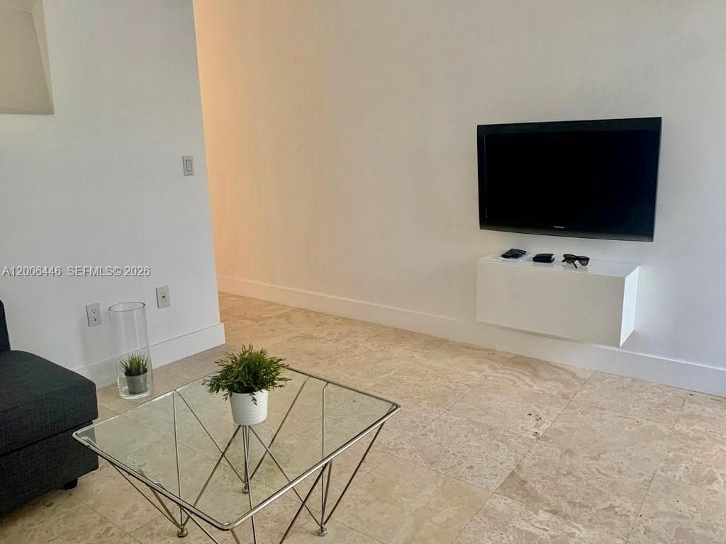 826 7th St # 3, Miami Beach, FL 33139 photo 5