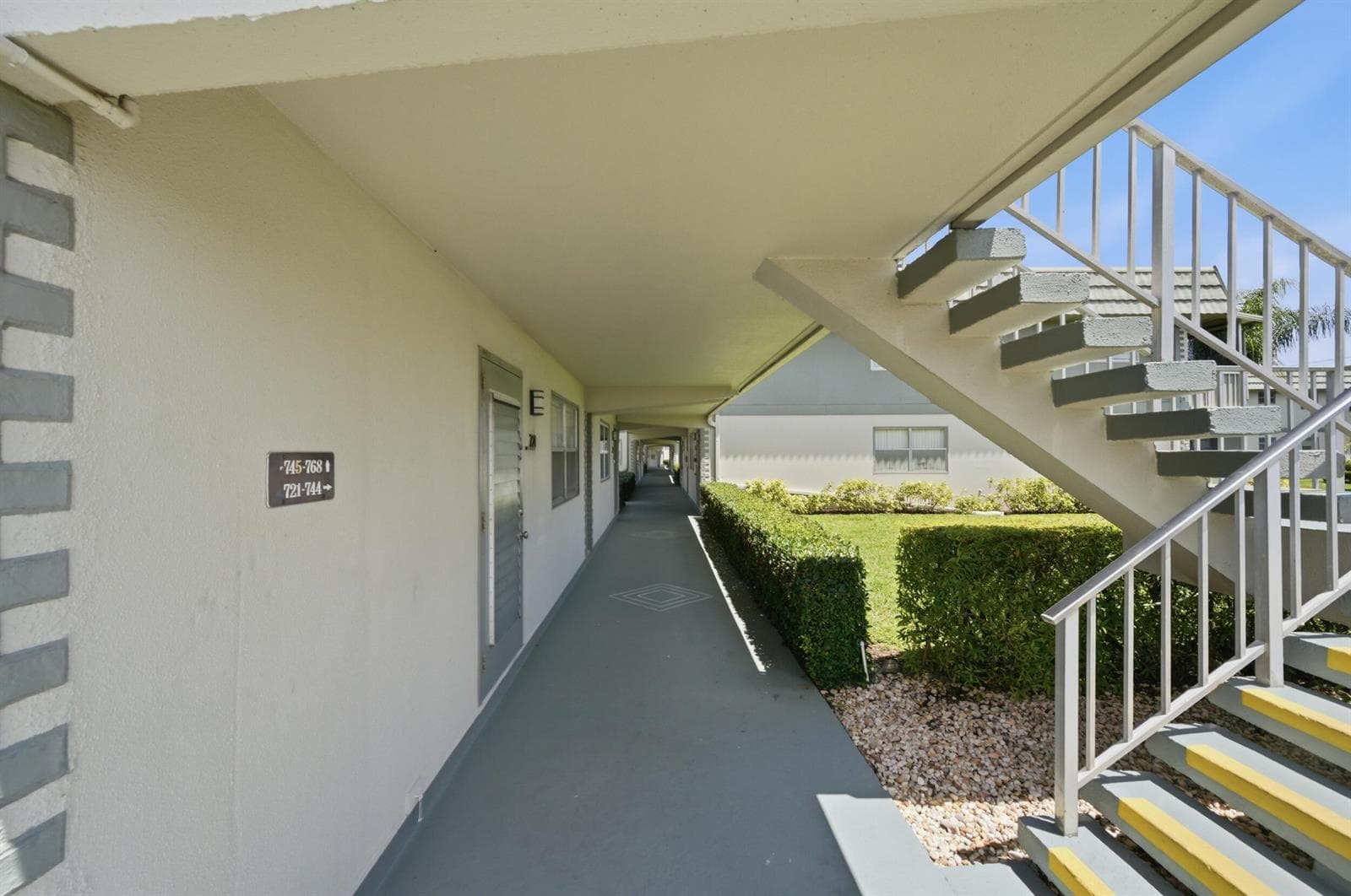 724 Flanders P, Delray Beach, FL 33484 photo 2
