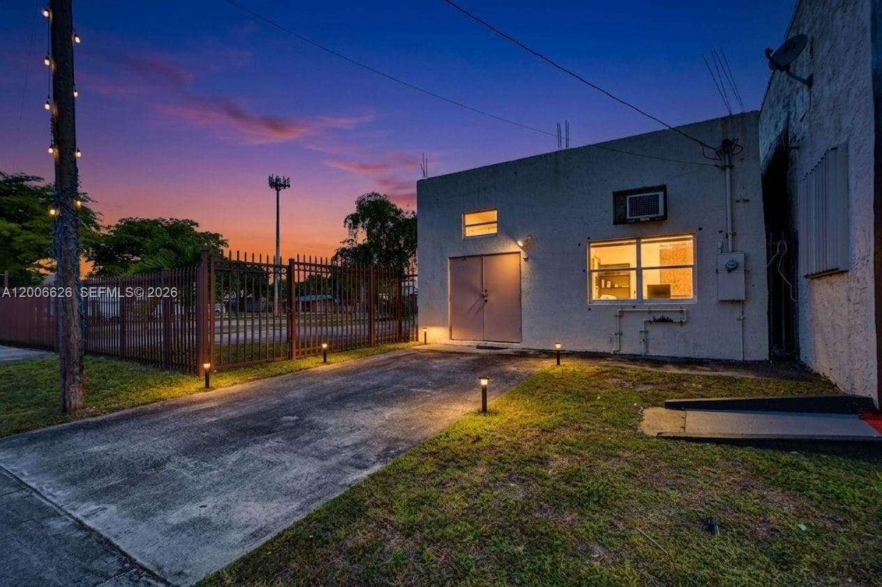 4167 SW 18th St, West Park, FL 33023 photo 4