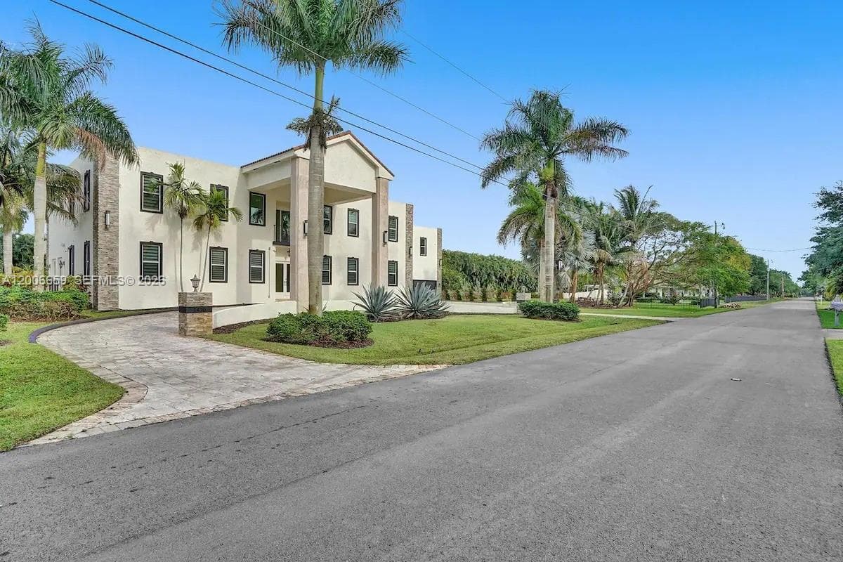 1430 NW 114th Ave, Plantation, FL 33323 photo 2