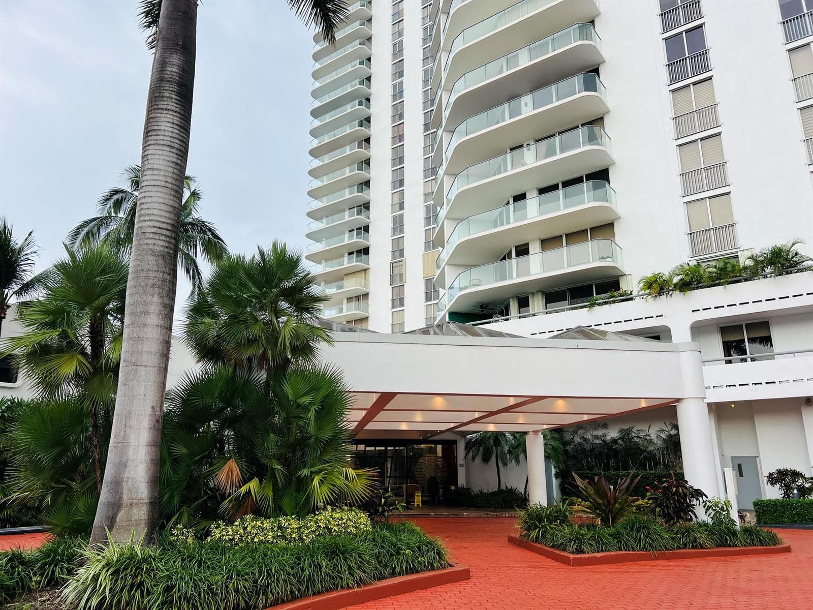 19707 Turnberry Way # 12e, Aventura, FL 33180 photo 2