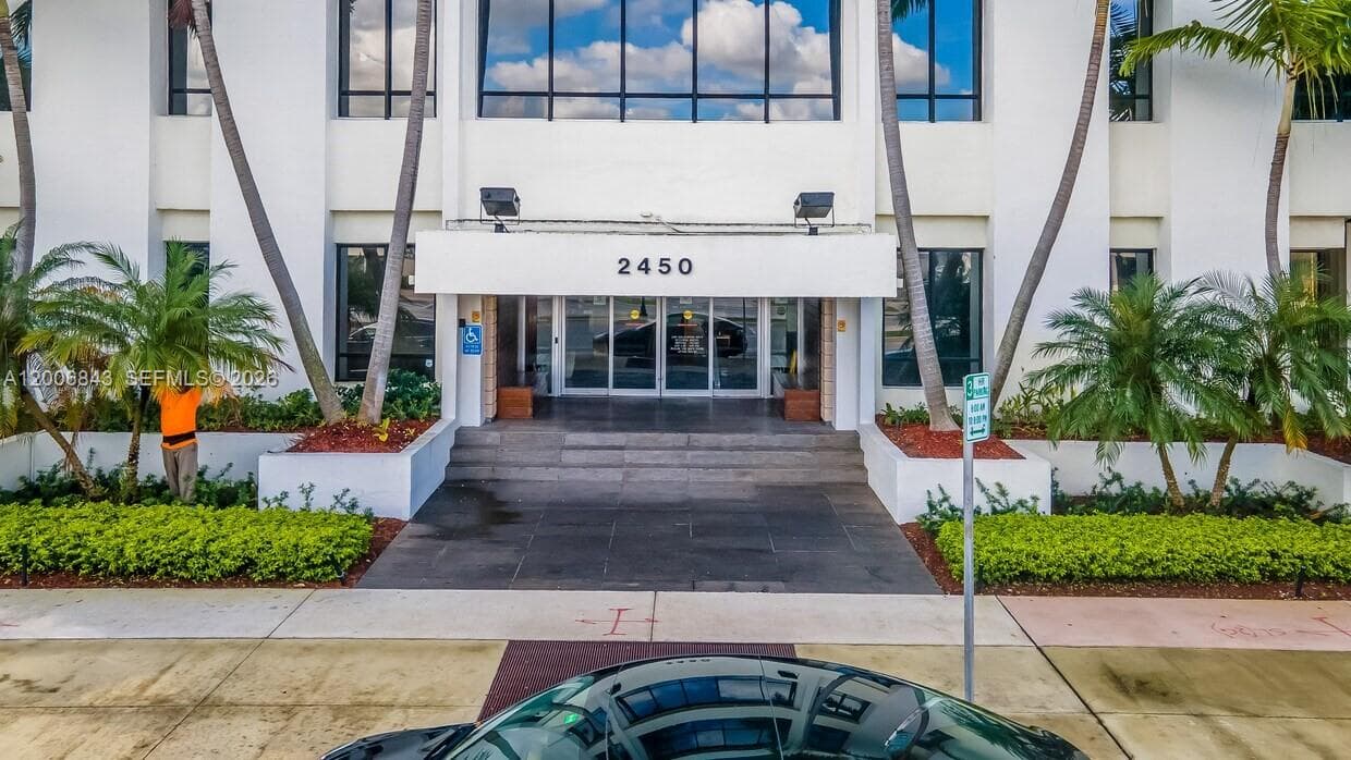 2450 Hollywood Blvd # CU605, Hollywood, FL 33020 photo 3