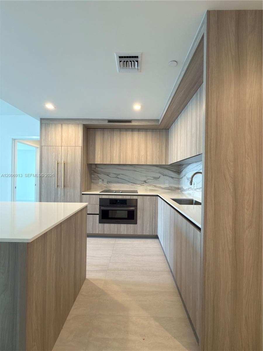 77 SE 5th St # 1602, Miami, FL 33131