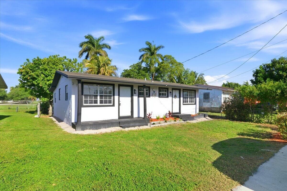 270 SW 10th Avenue, South Bay, FL 33493 photo 2