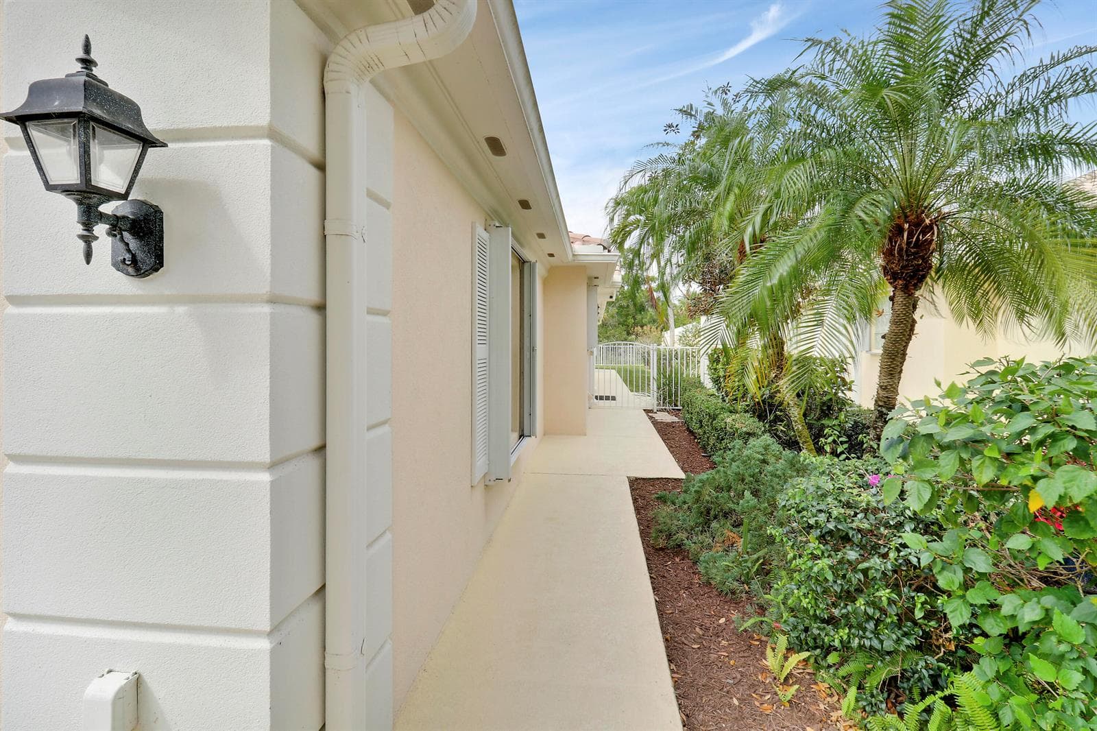 8558 SE Retreat Drive, Hobe Sound, FL 33455 photo 2
