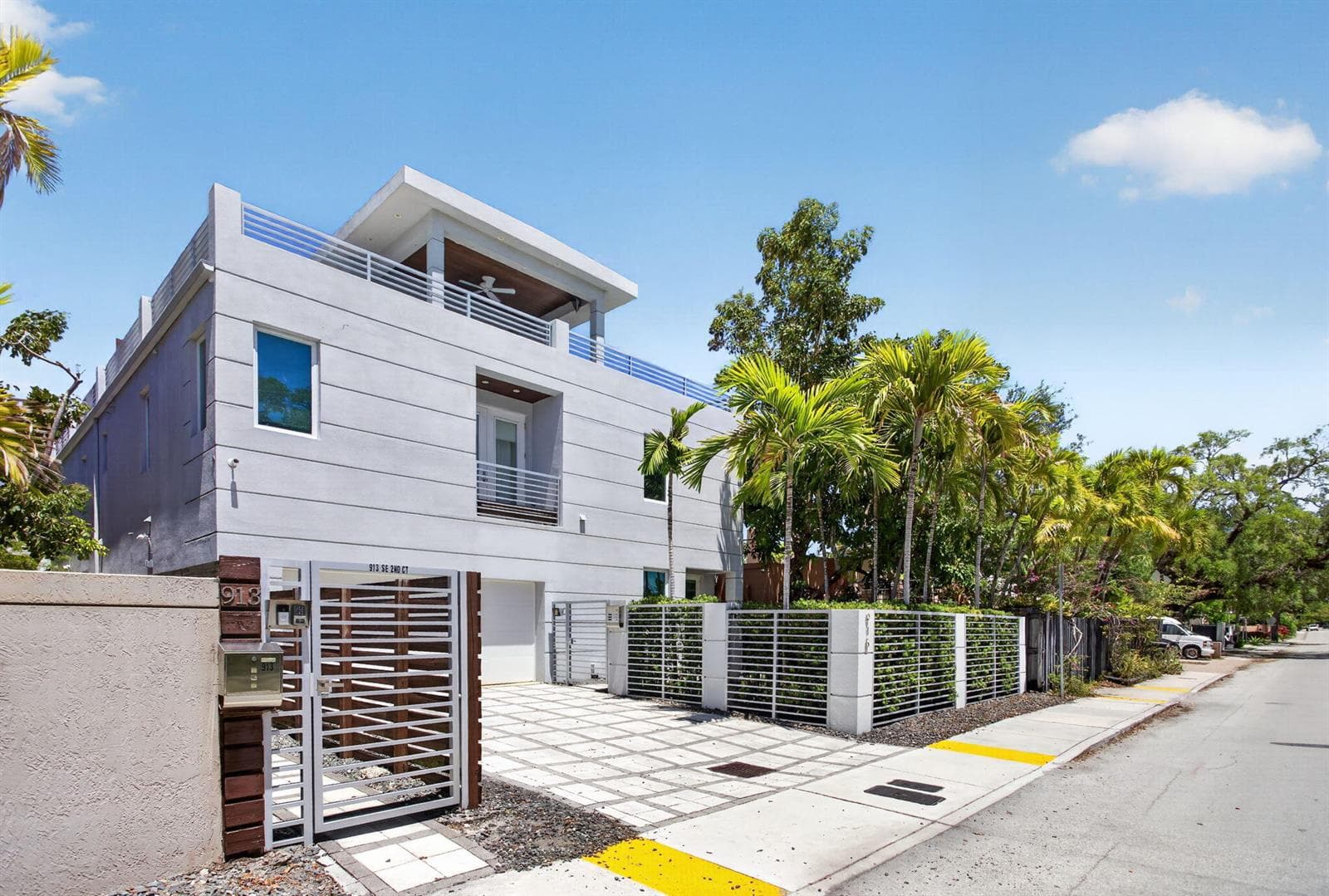 915 SE 2nd Court, Fort Lauderdale, FL 33301 photo 2