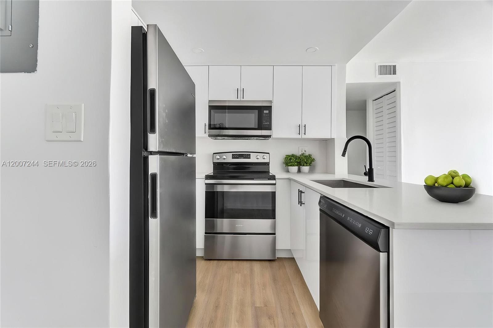 620 SW 10th St # 301, Miami, FL 33130 photo 3