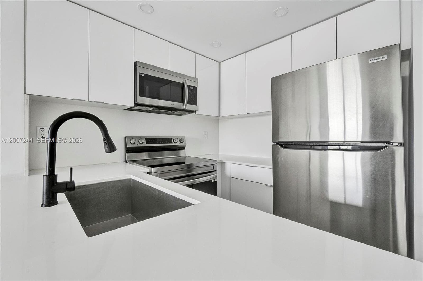620 SW 10th St # 301, Miami, FL 33130 photo 4