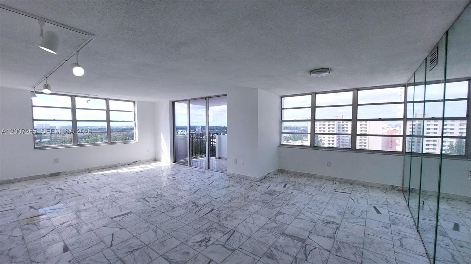 2750 NE 183rd St # 1405, Aventura, FL 33160 photo 4