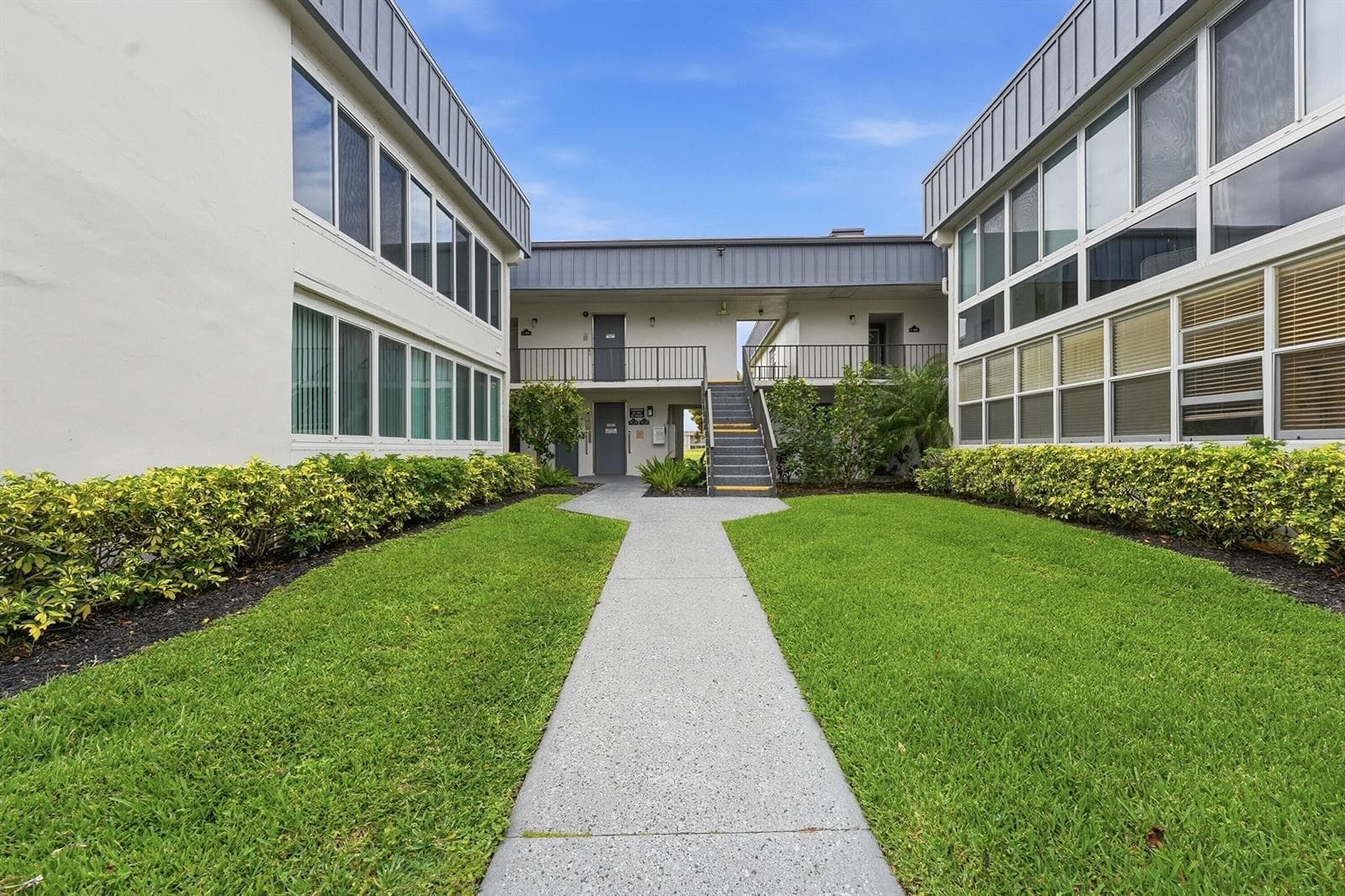 566 Piedmont L, Delray Beach, FL 33484 photo 2