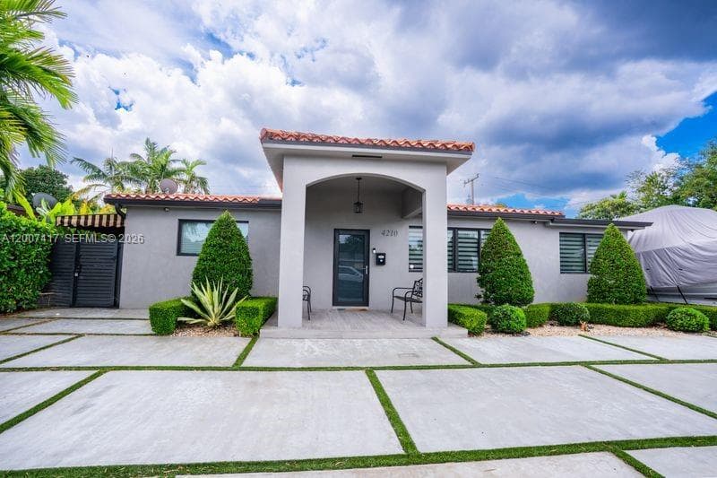4210 W 6th Ave, Hialeah, FL 33012 photo 2