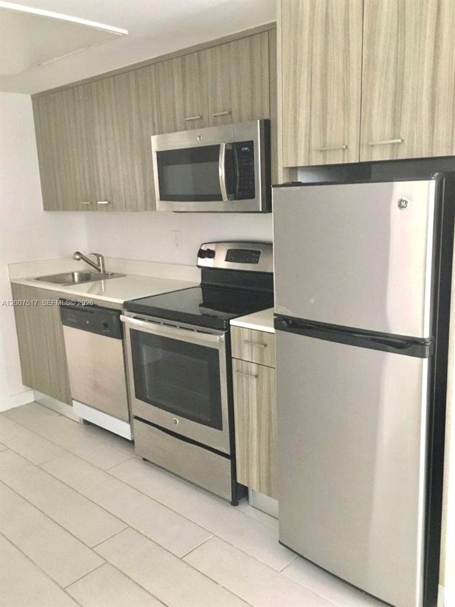 740 Meridian Ave # 17, Miami Beach, FL 33139 photo 3