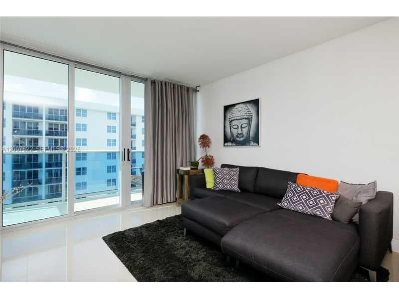 7501 E Treasure Dr # 8C, North Bay Village, FL 33141 photo 3