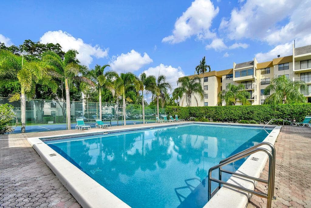6190 Woodlands Boulevard # 312, Tamarac, FL 33319 photo 2