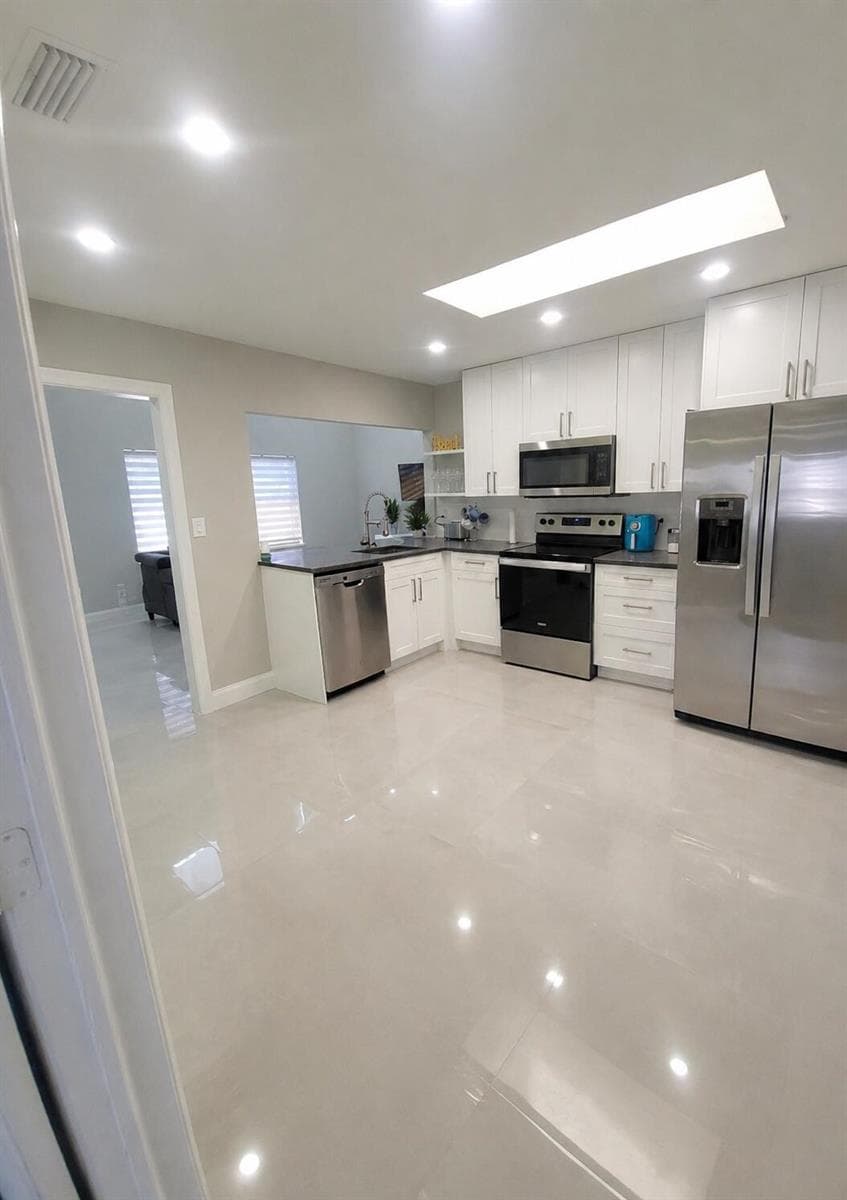 404 SE 6th Avenue, Deerfield Beach, FL 33441 photo 2