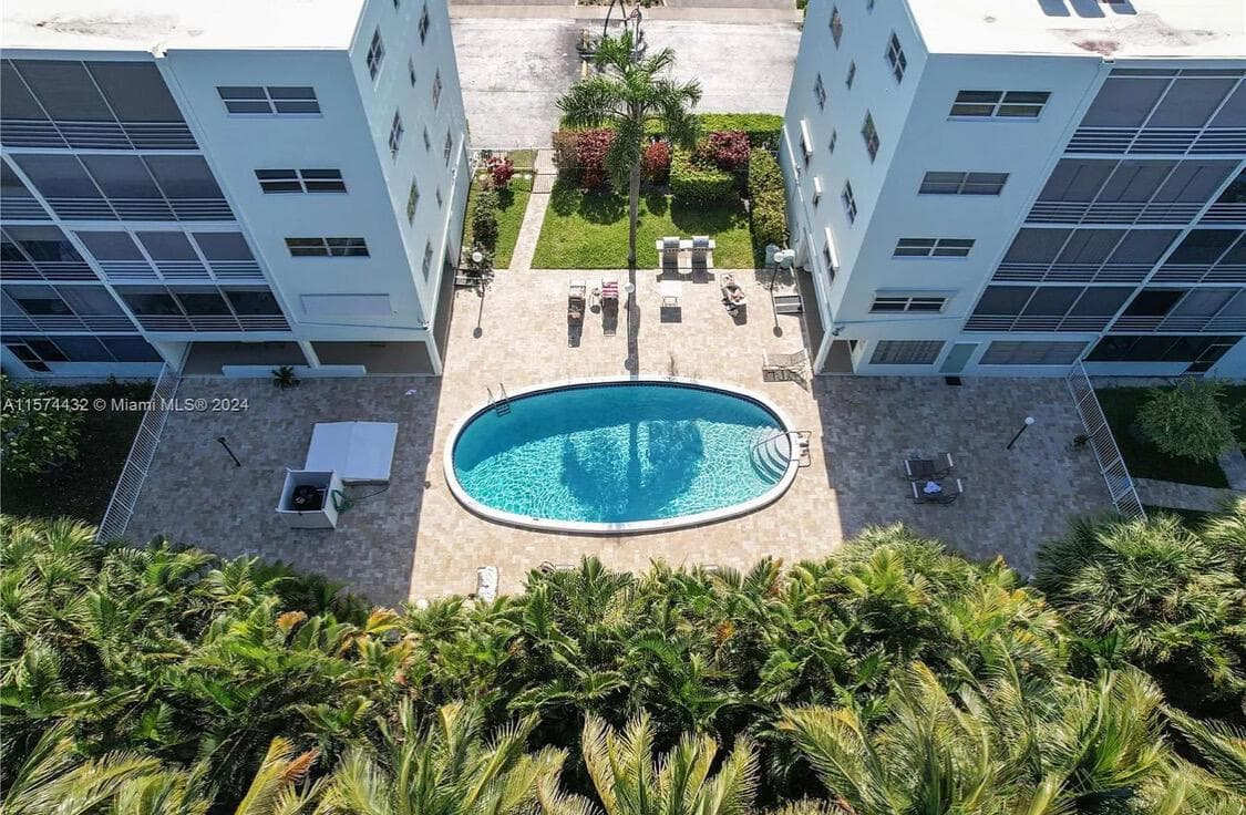 700 NE 14th Avenue NE # 404, Hallandale Beach, FL 33009 photo 2