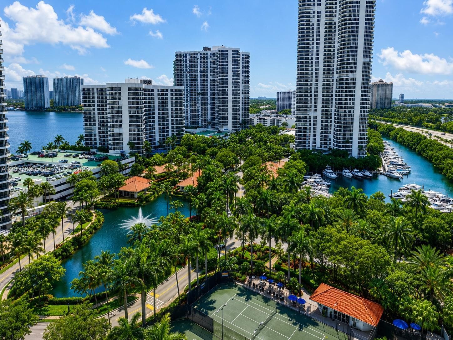 Mystic Pointe Tower 200 photo 2
