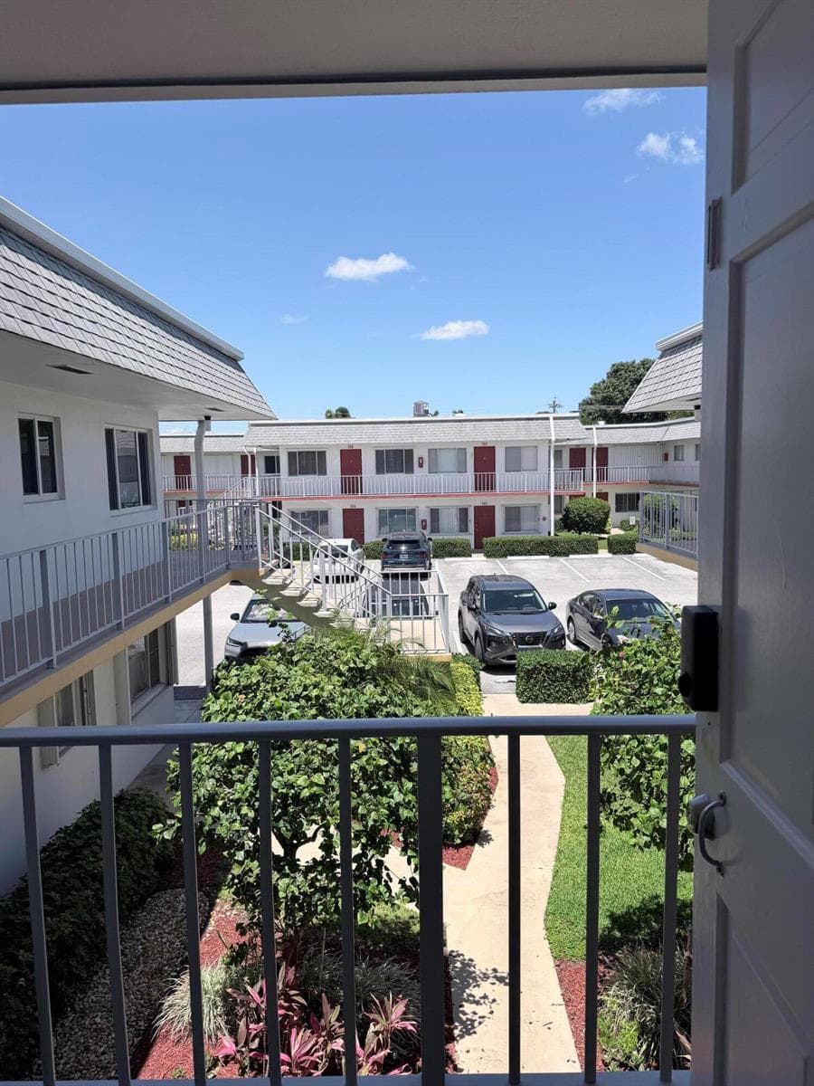 3322 Cynthia Lane # 207, FL 33461 photo 2