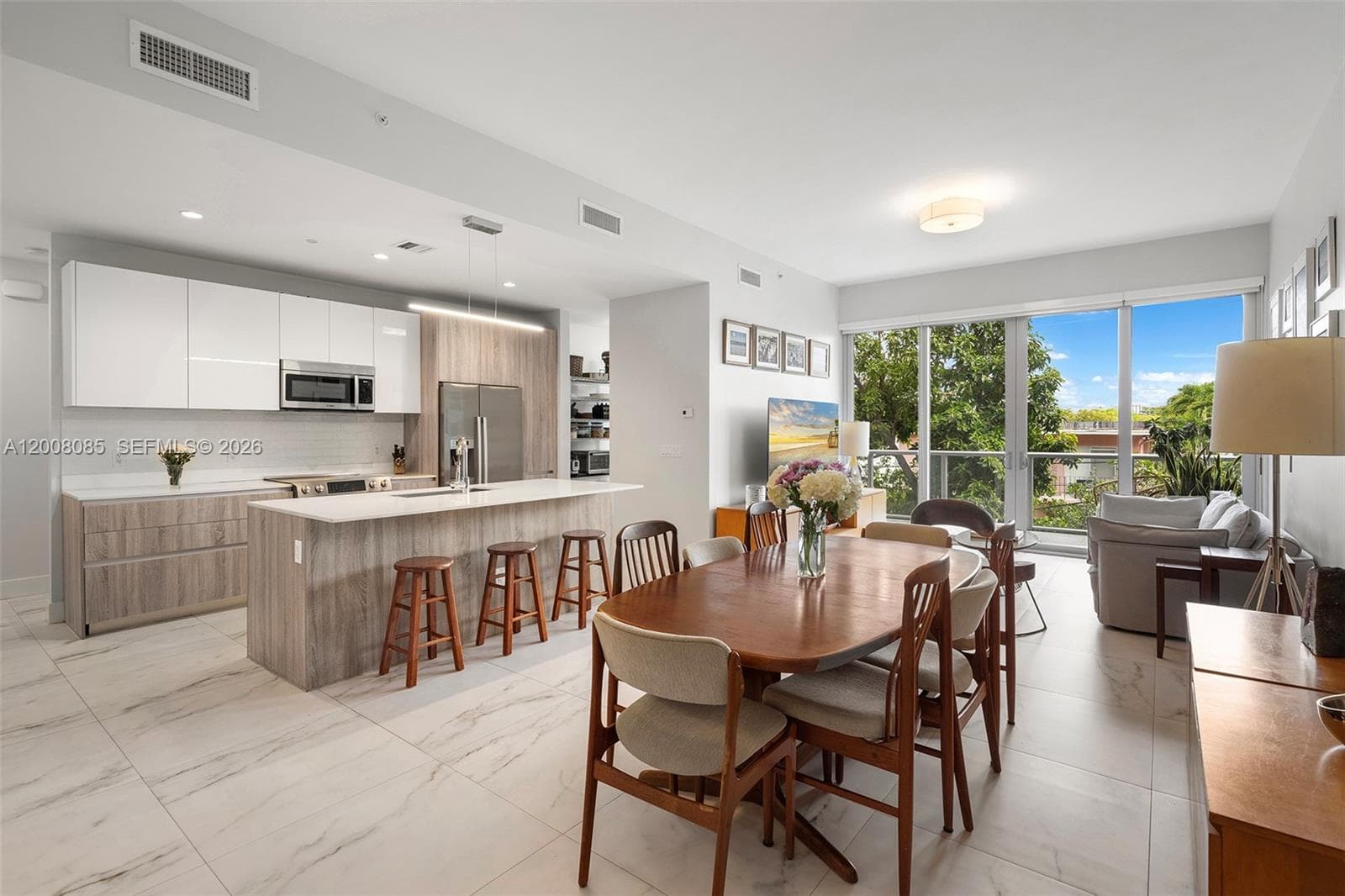 545 SW 11th St # 208, Miami, FL 33129 photo 4