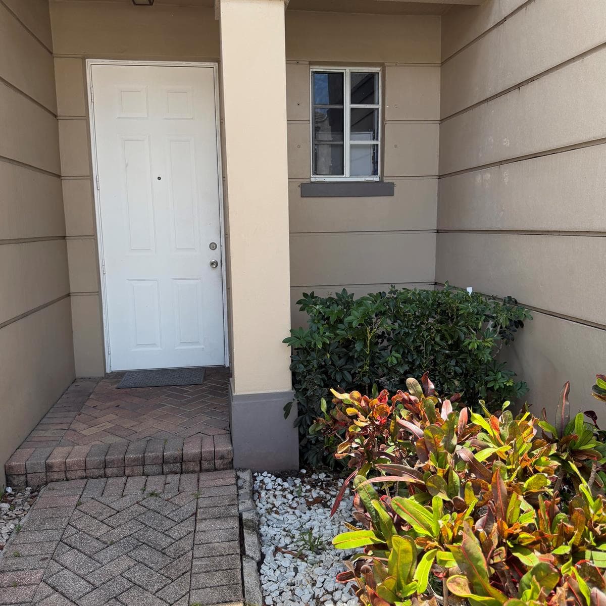 976 Abaco Lane, Riviera Beach, FL 33404 photo 2