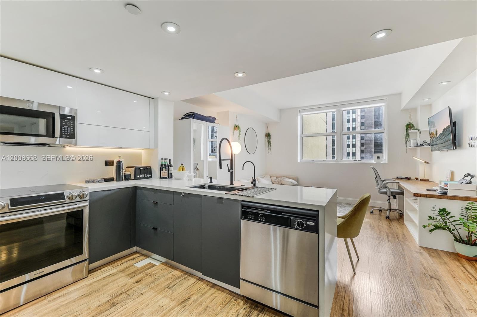 111 E Flagler St # 708, Miami, FL 33131 photo 3