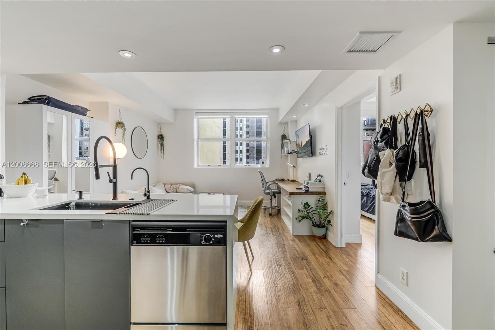 111 E Flagler St # 708, Miami, FL 33131 photo 4