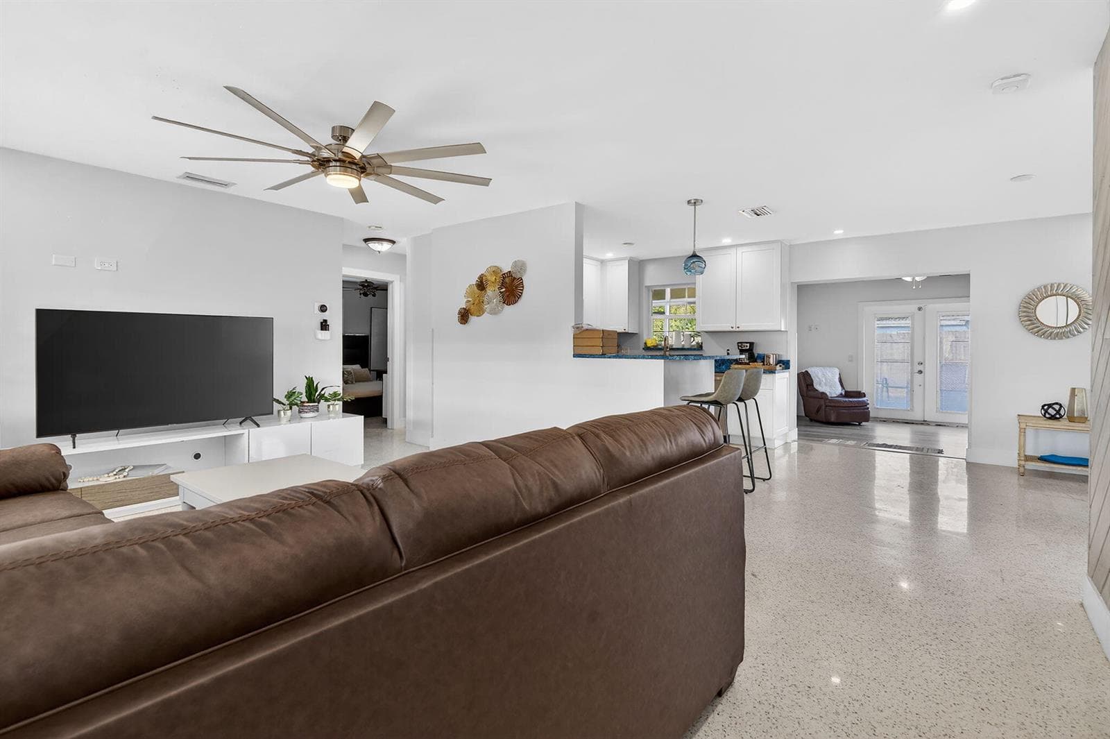 1123 SE 2nd Avenue, Deerfield Beach, FL 33441 photo 3